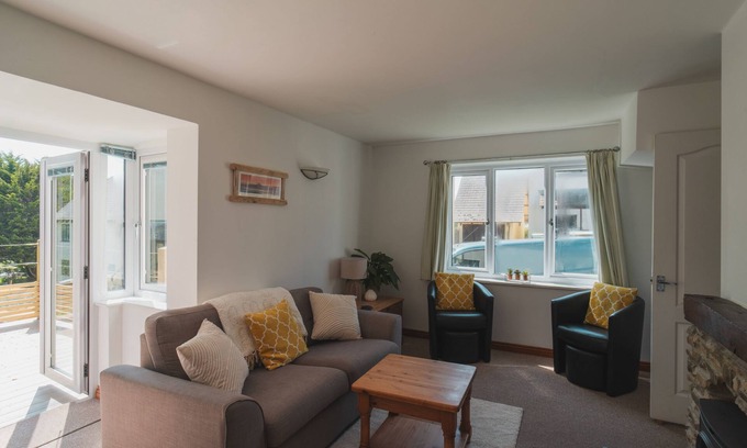 Croyde Apartment | Beachcomber, Sleeps 7, Pets, Hot Tub