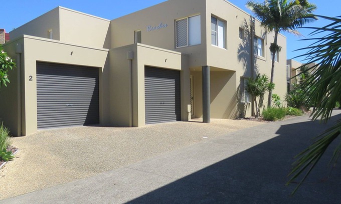 South West Rocks Apartment | BEACHES UNIT 1- SPACIOUS 4 BEDROOM WITH SWIMMING POOL