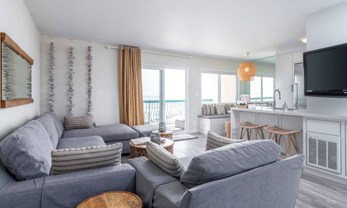 Carpinteria Condo | Beachfront 2BR Condo in Sunny Carpinteria