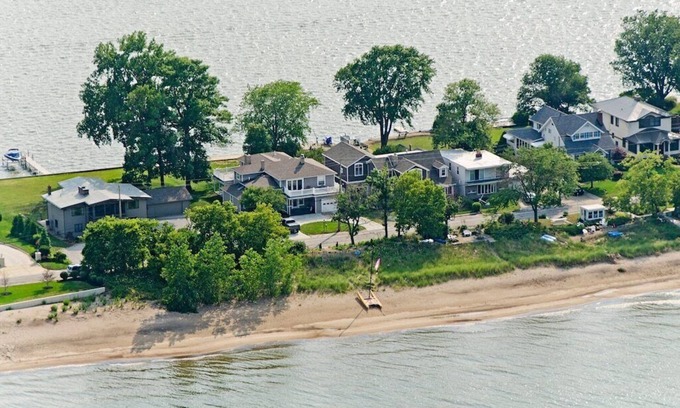 Sandusky House | Beachfront 5 BR/2 Miles from CP & Sports Force