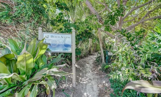 Ilexhurst Condo | Beachfront Balcony, Cozy Dog-Friendly Escape