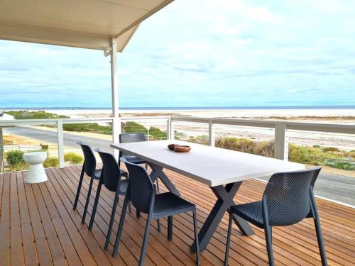 Moonta Bay House | Beachfront Beauty