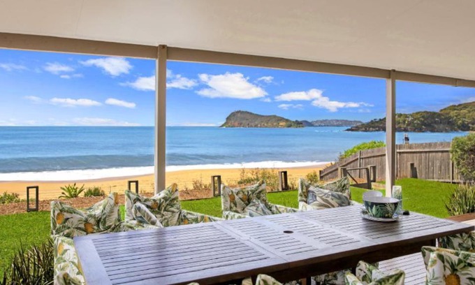 Pearl Beach House | Beachfront Beauty - Pet Friendly