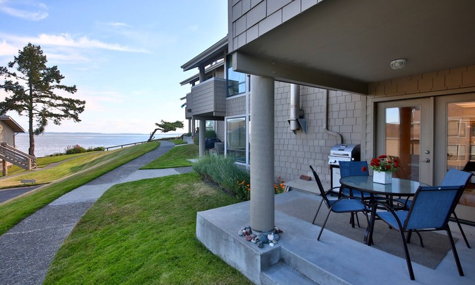 Freeland Condo | Beachfront Condo - Mutiny Bay by AvantStay | Views