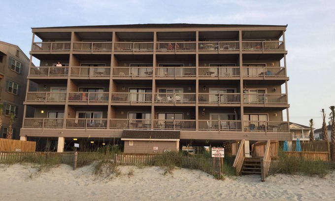 Garden City Condo | Beachfront condo, park closest to beach, Pool, 1mi to pier/dwtn