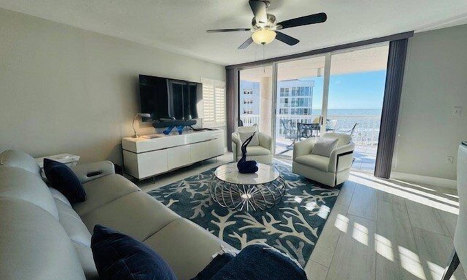 Park Shore Condo | Beachfront condo with exceptional views CL0802