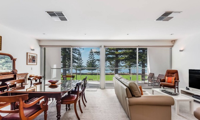 Fleurieu Peninsula Apartment | Beachfront Couples Getaway