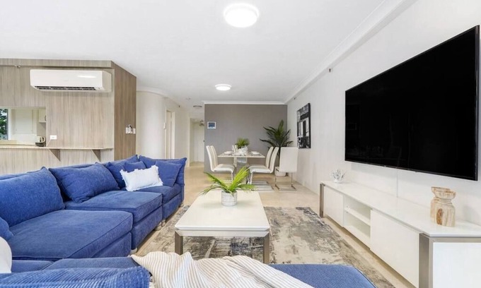 Surfers Paradise Apartment | Beachfront Escape Zenith - Ocean Views, Pool, Spa