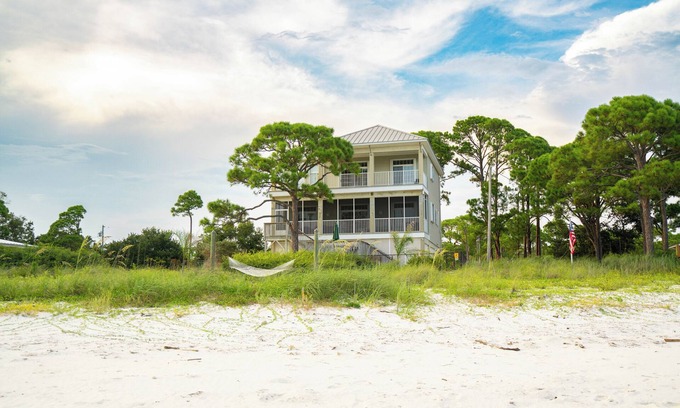 Alligator Point House | 🏖️Beachfront🏖️ Forget your worries in this spacious and serene space ♡