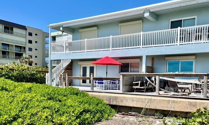 Crescent Beach Condo | Beachfront ground floor condo with deck and heated pooln