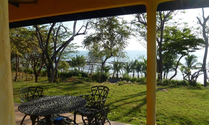 Bucaro House | Beachfront Home w/key to empty beach
