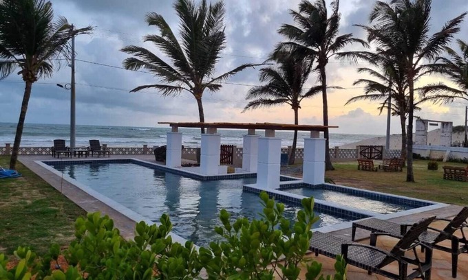 Flecheiras House | Beachfront house in Condado da Praia - 7 to 10 air-conditioned suites