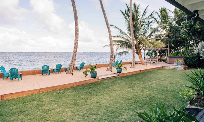 Punaluu House | Beachfront Luxurious Hawaiian Oasis