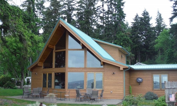 Burley House | Beachfront Luxury on Case Inlet