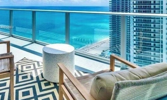 Hollywood South Central Beach Condo | Beachfront Oasis Awaits - No Resort Fees! βοΈποΈπβ±οΈ