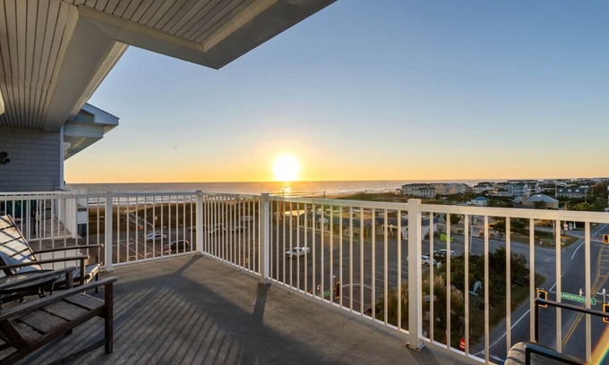 Sandbridge Condo | Beachfront Penthouse! 4Bd/3Bth