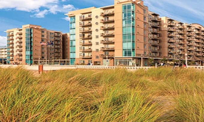 Seaside Gilbert District Resort | Beachfront Resort on the Promenade w/Ocean Views, Heated Pool and Amenities!