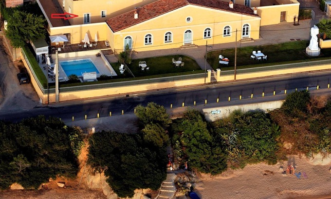 Le Ricanto Villa | Beachfront villa with pool. all amenities