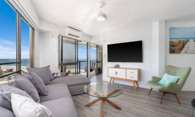 Surfers Paradise Apartment | Beachside Abode | Let’s Go!