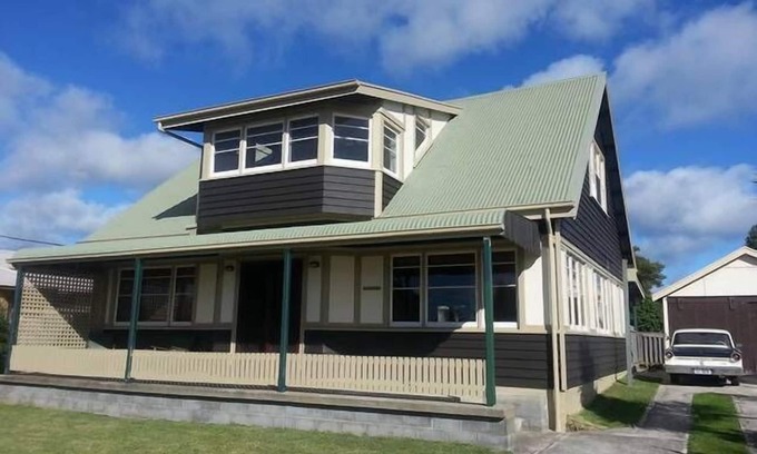 Beauty Point House | Beachside - Beauty Point. nUnique Spacious Waterfront Pet-friendly