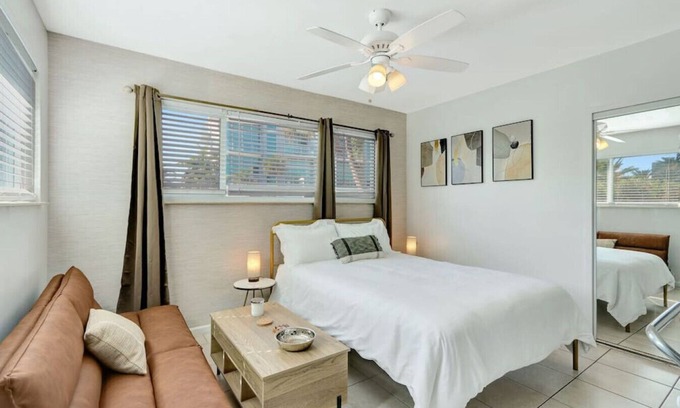 Hollywood Apartment | Beachside Bliss: Hollywood Studio