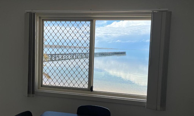 Ripon Apartment | Beachside & Jetty View Apartment 7 - Sea Eagle Nest Apartment