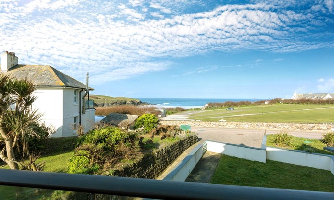 Padstow Apartment | Beachside luxury apartment with sea view balcony and parking
