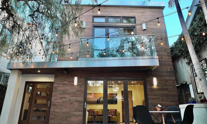 Peninsula House | Beachside Sanctuary – Lovely 3 BDR Steps to Ocean!