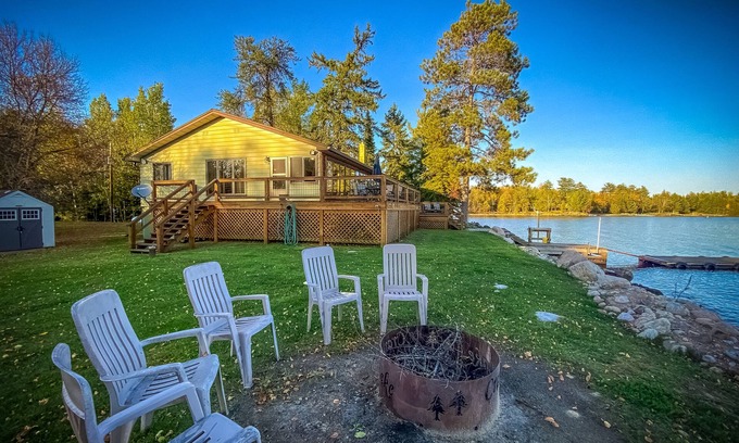 Crane Lake Cabin | Bear Island getaway.Escape to this cozy cabin near Voyageurs National Park