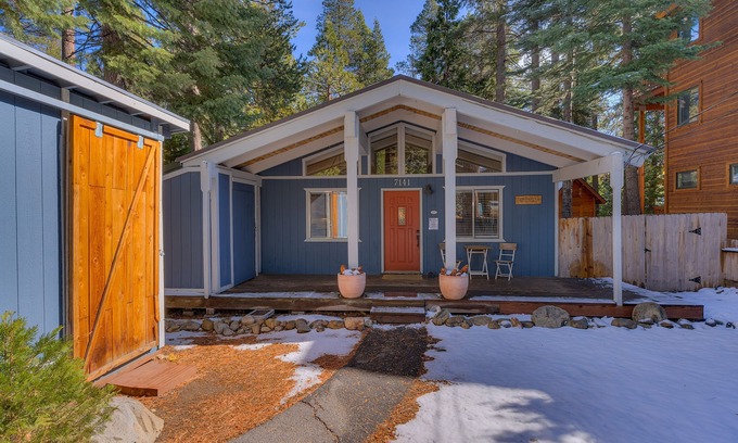 Tahoma Cabin | Bear's Den: 2 BR, 1 BA Cabin or Bungalow in Tahoma, Sleeps 4