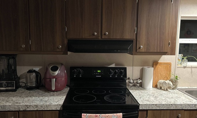 Asheville House | Bearing Helene 2-bedroom house with heat, power, well water,service. 🧸