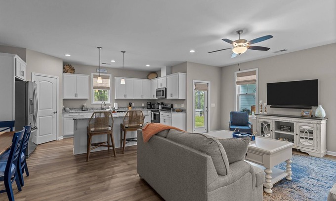 Morehead City House | Beaufort by the Sea - end unit, spacious townhome with pool, other amenities