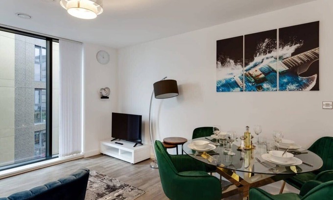 The Westside Apartment | Beautiful 1 Bed Apartment in Central Birmingham