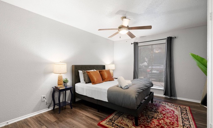 University Hills and Windsor Park Apartment | Beautiful 1BD/1BA in University Hills 0382