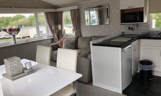 Cowes House | Beautiful 2 Bed Static Caravan, Thorness Bay, Isle of Wight