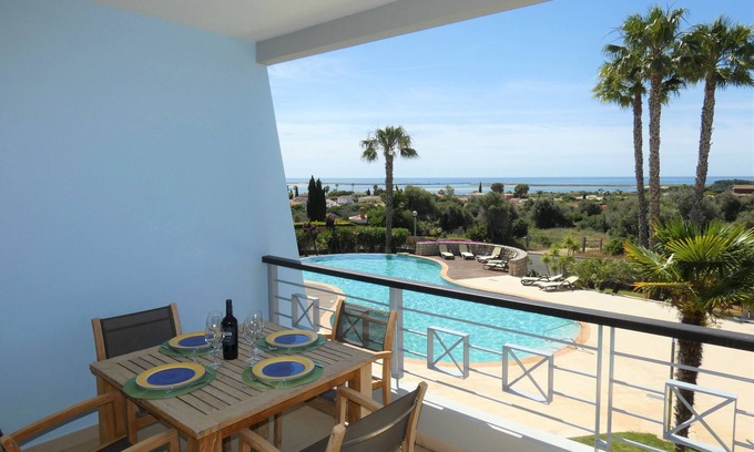 Alfarrobeira Apartment | Beautiful 2 Bedroom Apartment with Sea View near the Golf for 4 People