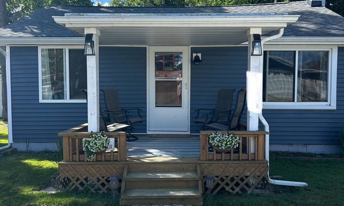Tawas City Cabin | Beautiful 2-bedroom cabin in East Tawas