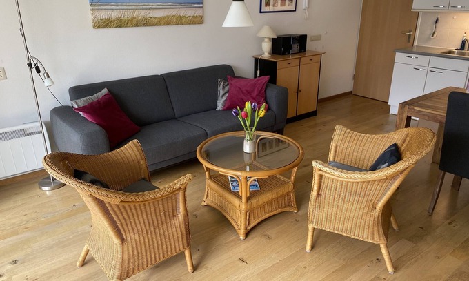 Callantsoog Apartment | Beautiful 2 person apartment, 400m to the sea, south-facing balcony, free WiFi, elevator, sauna