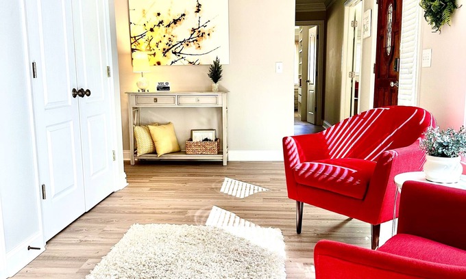 Sandy Springs House | Beautiful 2BR 1BA - Atlanta's Best Location & Amenities