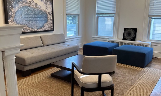 Norwalk Apartment | Beautiful 2BR apt in Beach community, close to train and hwys! Only 1hr to NYC!