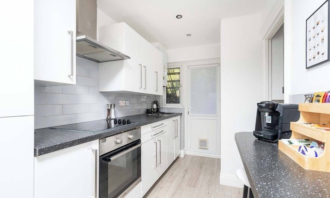 Squirrel's Heath House | Beautiful 2BR House with Private Garden