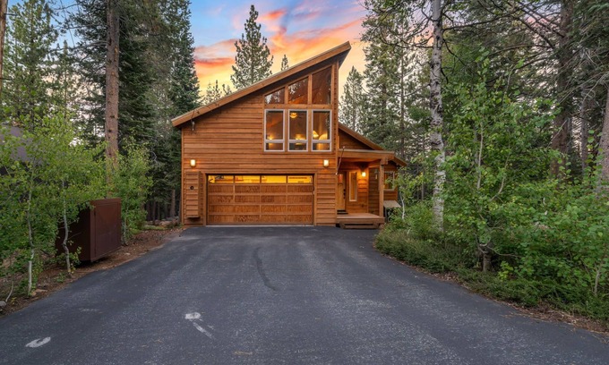 Truckee House | Beautiful 3 bed/2.5 bath; deck with a hot tub