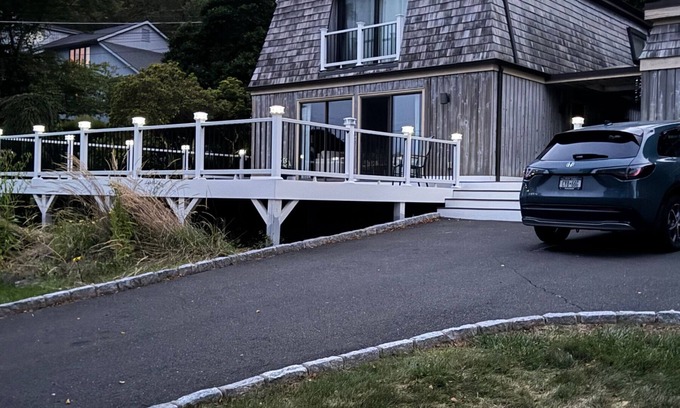 Ridgefield House | Beautiful 3 Bedroom Lake House