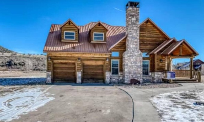 South Fork House | Beautiful 3bed 4bath cabin with Hot Tub. Close to Ski, Golf, Fish, Hike, 4x4