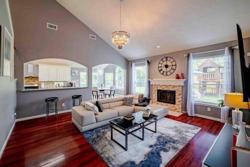 Barker House | Beautiful 4-bedroom House with Nice Backyard