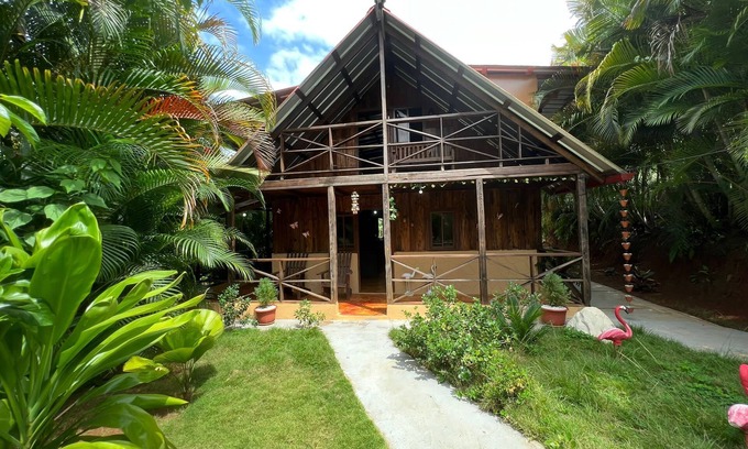 Manabao Cabin | Beautiful 4 bedroom villa with mountain views 2 mins from river