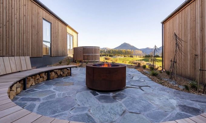 Jacks Point House | Beautiful 5 Bedroom home with rural views