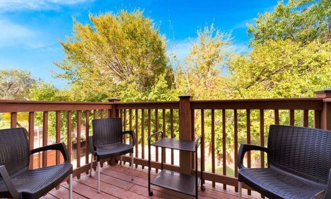 Greater Grand Crossing House | Beautiful 6-bedroom, Private Mansion with Hot Tub