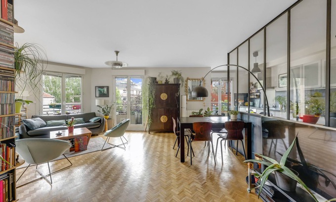 Les Lilas Apartment | Beautiful 90 m2 apartment with modern balconies 2 minutes from the metro, 5 minutes from Paris Ideal for families