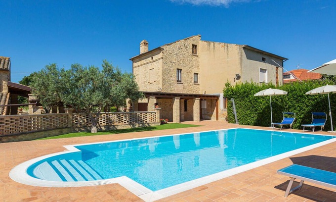 Crecchio House | Beautiful apartment in villa for 12 people with pool, TV, terrace and parking
